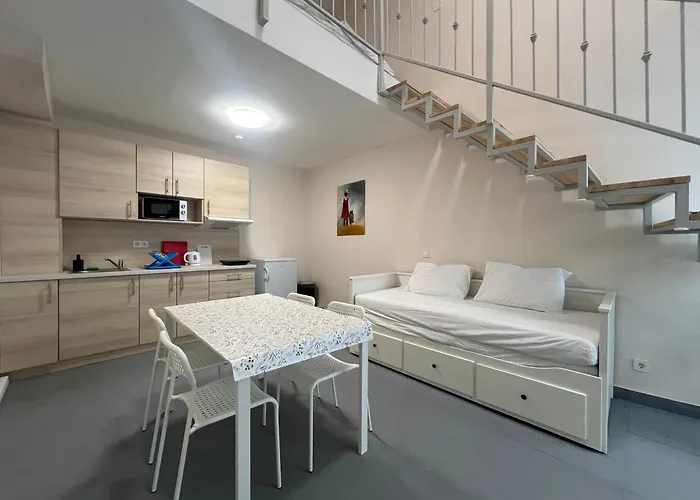 Iza-Szondi Homes