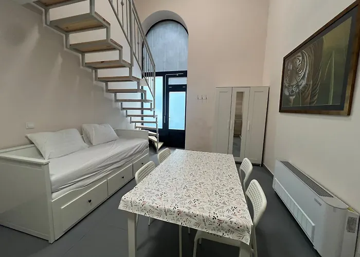 Iza-Szondi Homes