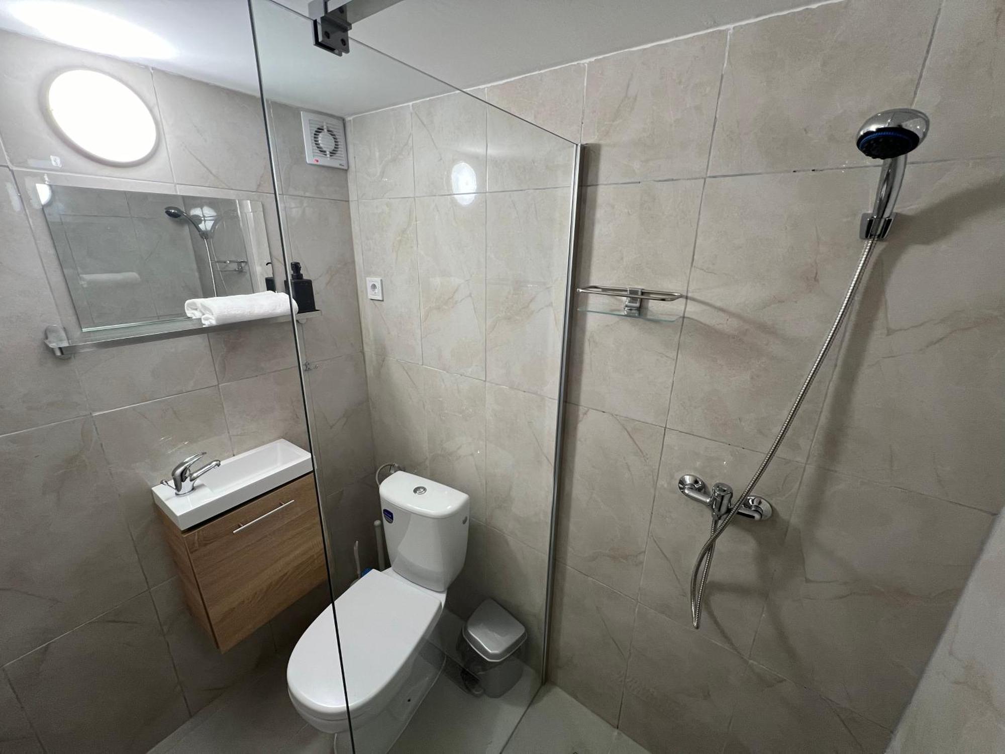 Iza-szondi Homes Apartment